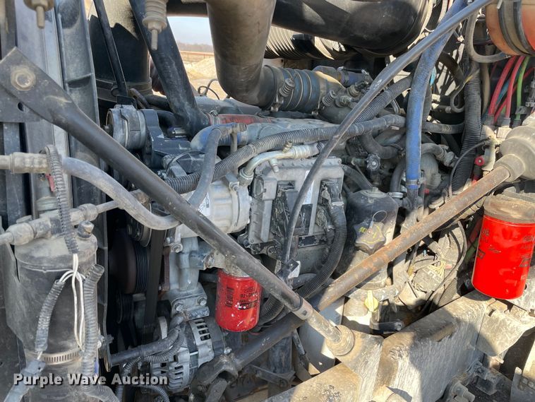 image for item MI9782 2007 Mack CHN613  semi truck