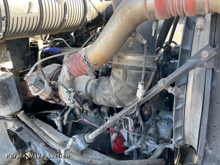 image for item MI9782 2007 Mack CHN613  semi truck