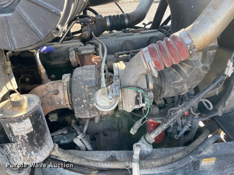 image for item MI9782 2007 Mack CHN613  semi truck