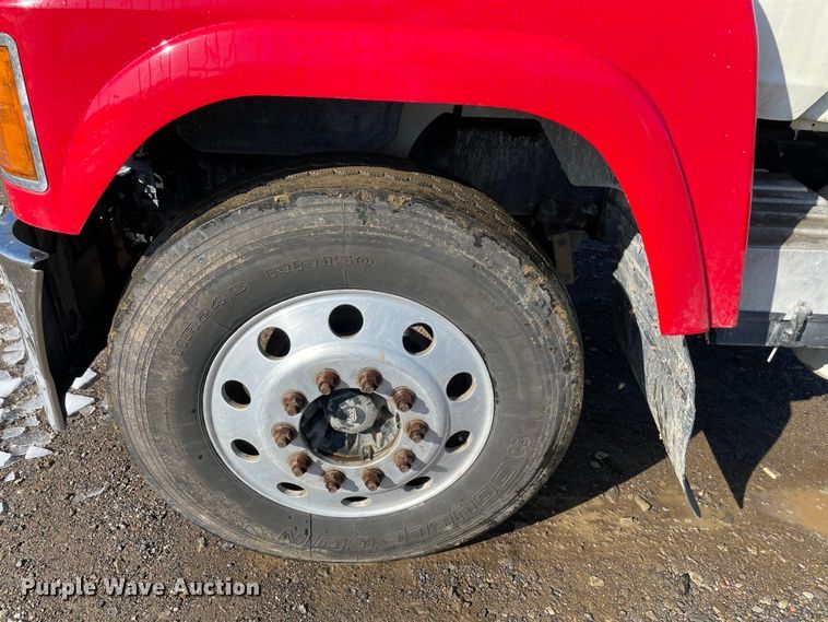 image for item MI9782 2007 Mack CHN613  semi truck