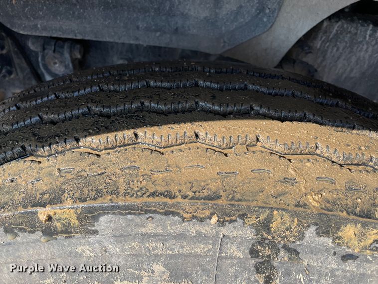 image for item MI9782 2007 Mack CHN613  semi truck