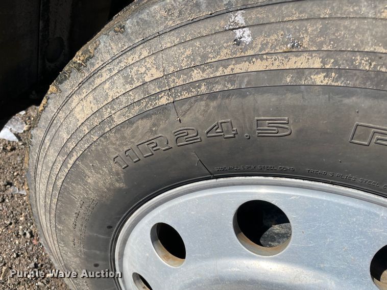 image for item MI9782 2007 Mack CHN613  semi truck