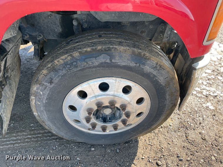 image for item MI9782 2007 Mack CHN613  semi truck