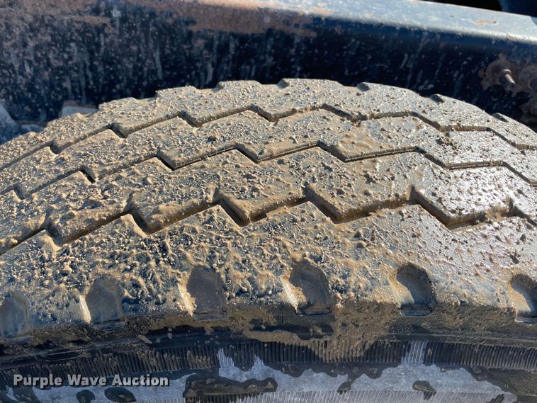 image for item MI9782 2007 Mack CHN613  semi truck