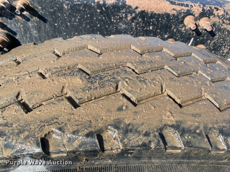 image for item MI9782 2007 Mack CHN613  semi truck