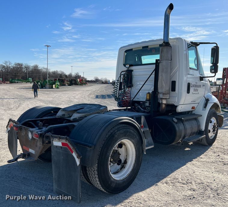 image for item MM9049 2004 International 8600  semi truck