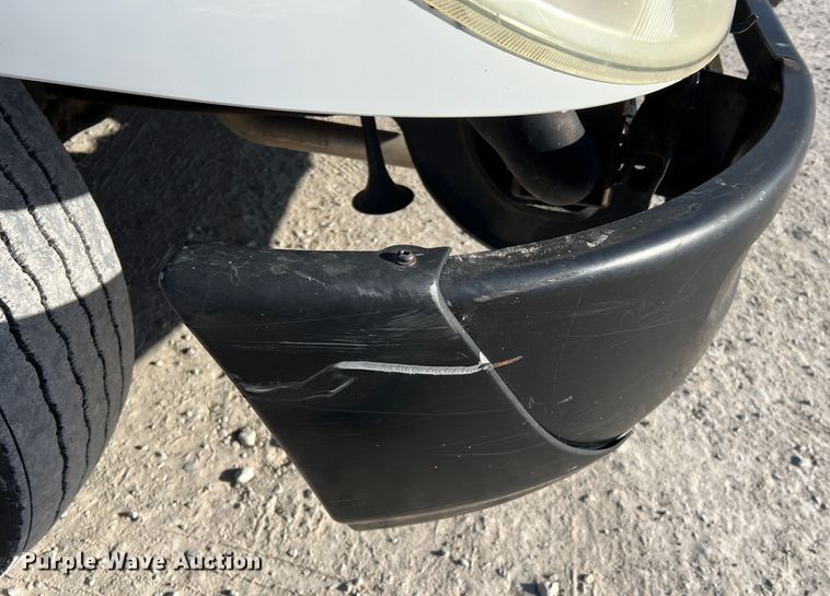 image for item MM9049 2004 International 8600  semi truck