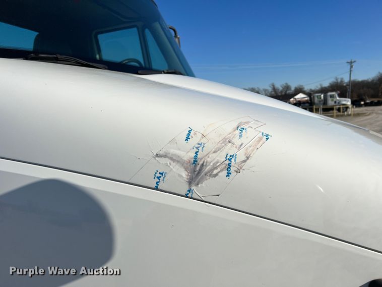 image for item MM9049 2004 International 8600  semi truck