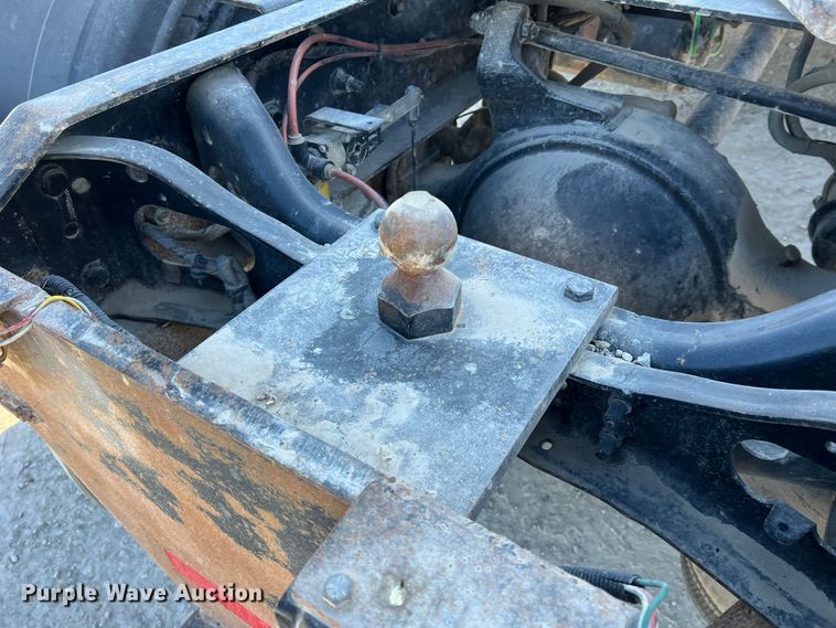 image for item MM9049 2004 International 8600  semi truck