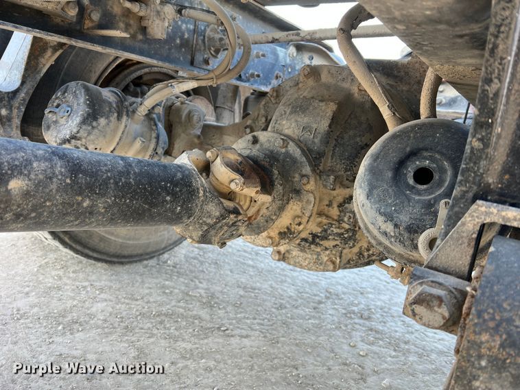 image for item MM9049 2004 International 8600  semi truck