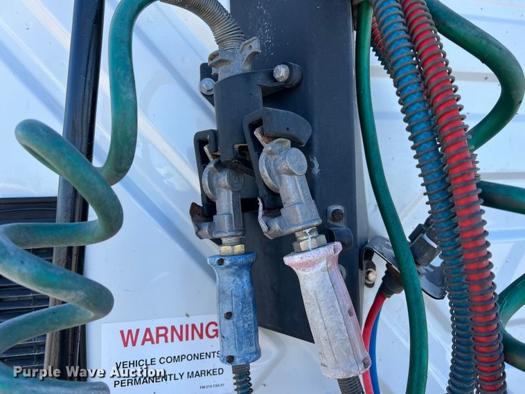 image for item MM9049 2004 International 8600  semi truck