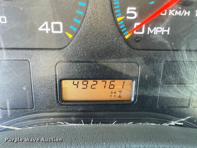 image for item MM9049 2004 International 8600  semi truck