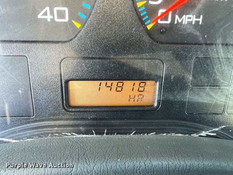 image for item MM9049 2004 International 8600  semi truck