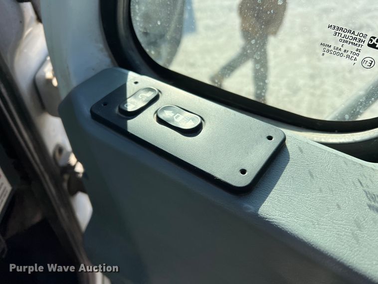 image for item MM9049 2004 International 8600  semi truck