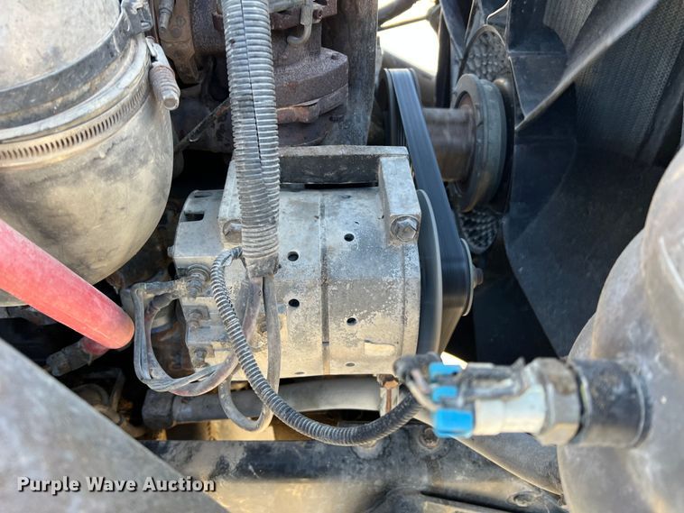 image for item MM9049 2004 International 8600  semi truck