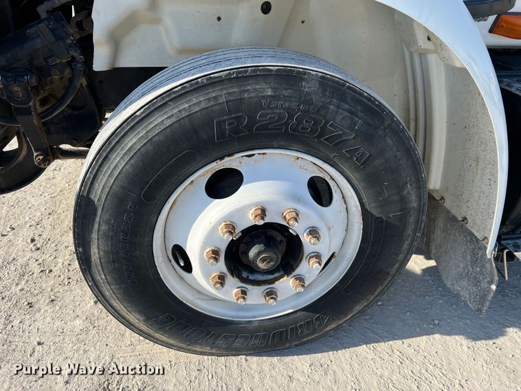 image for item MM9049 2004 International 8600  semi truck