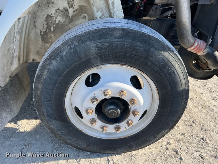 image for item MM9049 2004 International 8600  semi truck