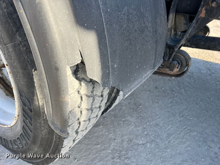 image for item MM9049 2004 International 8600  semi truck