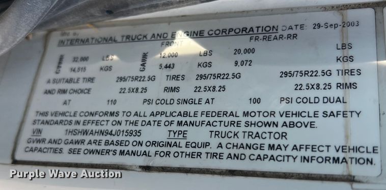 image for item MM9049 2004 International 8600  semi truck