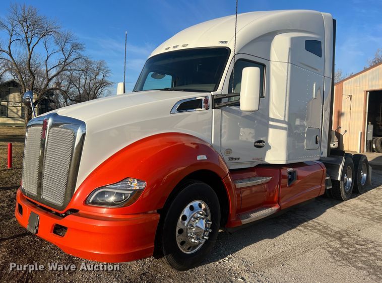 image for item MM9072 2015 Kenworth T680  semi truck
