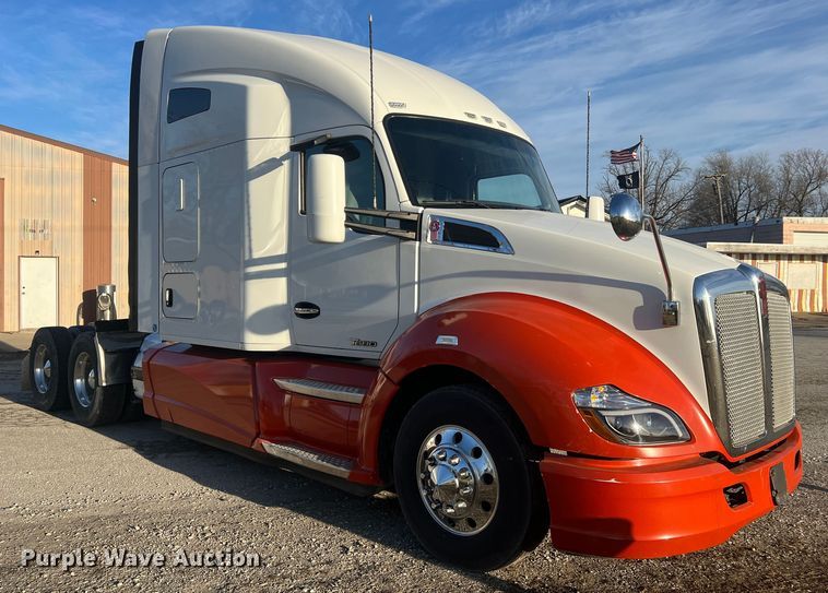image for item MM9072 2015 Kenworth T680  semi truck