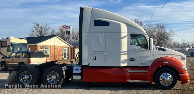 image for item MM9072 2015 Kenworth T680  semi truck