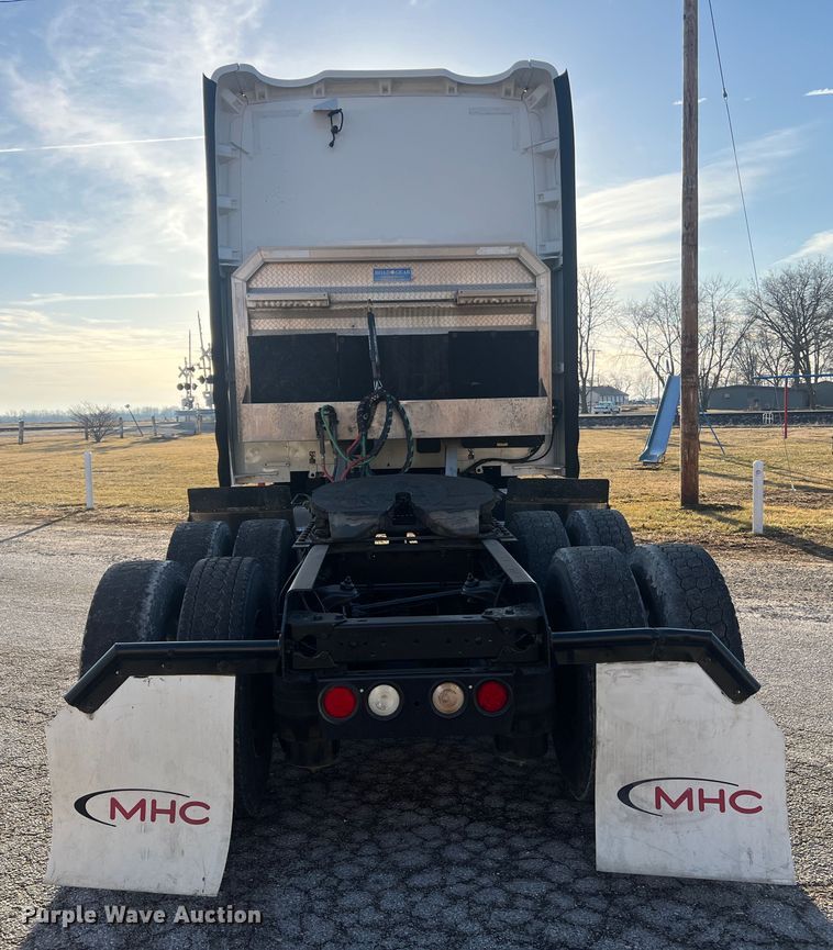 image for item MM9072 2015 Kenworth T680  semi truck