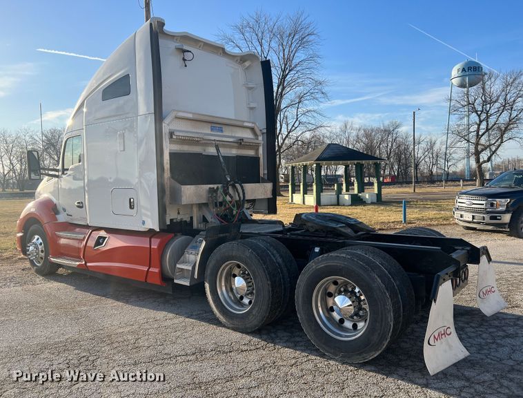 image for item MM9072 2015 Kenworth T680  semi truck