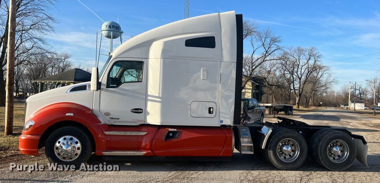 image for item MM9072 2015 Kenworth T680  semi truck