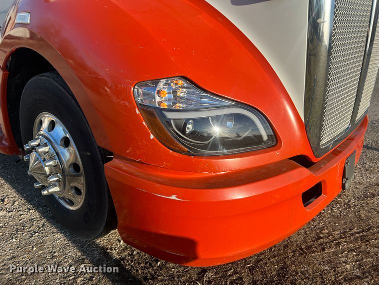 image for item MM9072 2015 Kenworth T680  semi truck