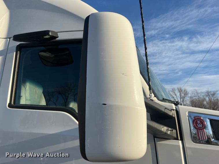image for item MM9072 2015 Kenworth T680  semi truck