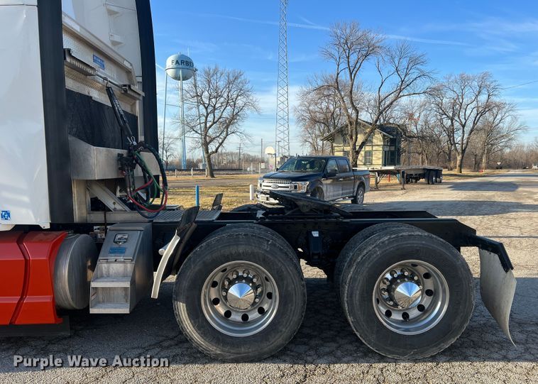 image for item MM9072 2015 Kenworth T680  semi truck