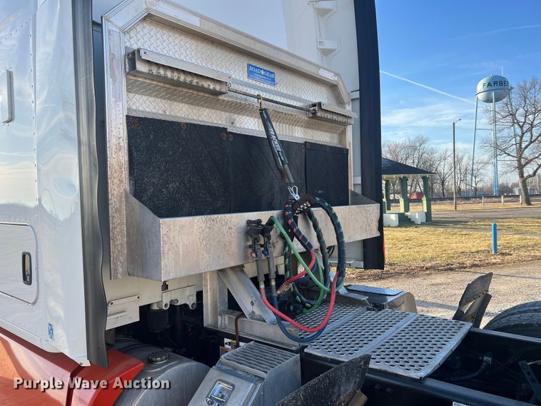 image for item MM9072 2015 Kenworth T680  semi truck