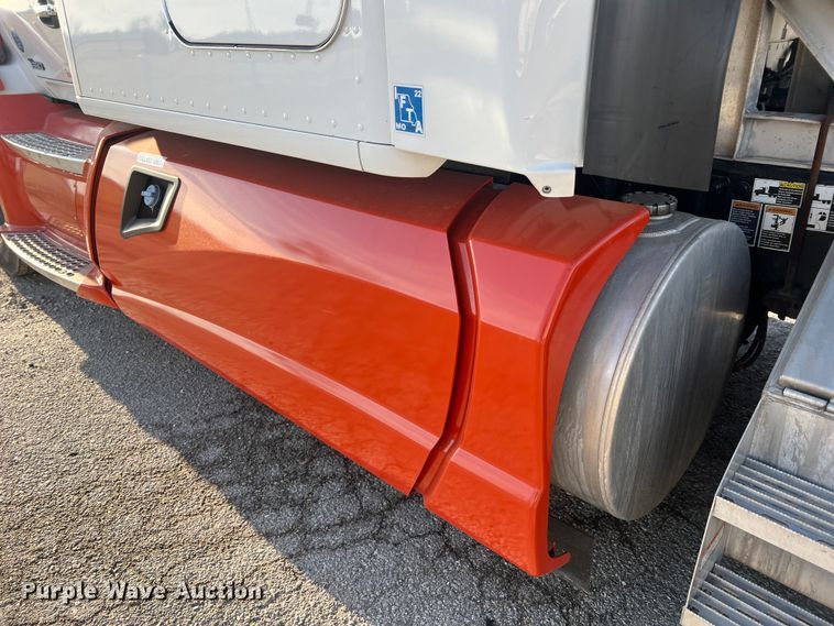 image for item MM9072 2015 Kenworth T680  semi truck