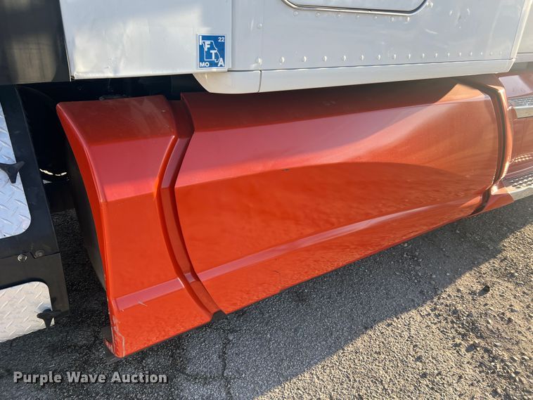 image for item MM9072 2015 Kenworth T680  semi truck