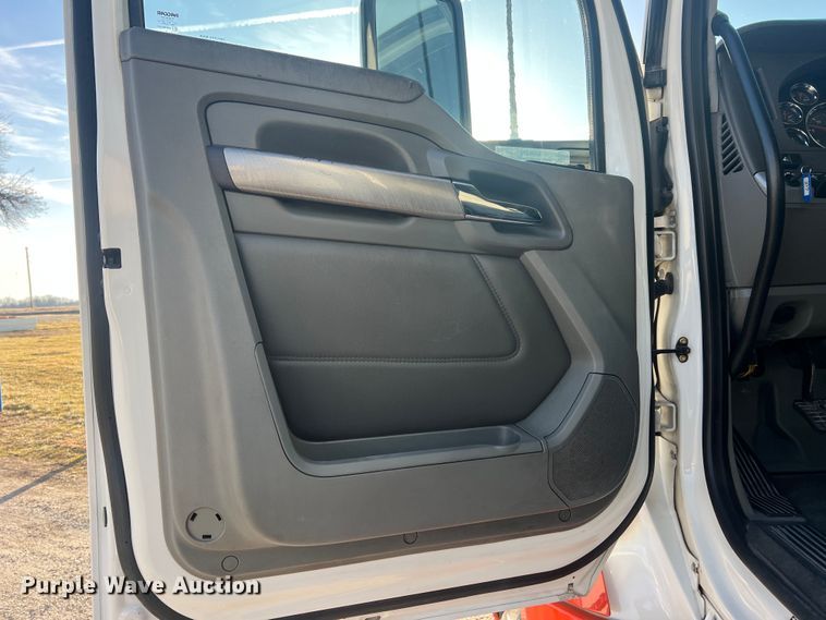 image for item MM9072 2015 Kenworth T680  semi truck