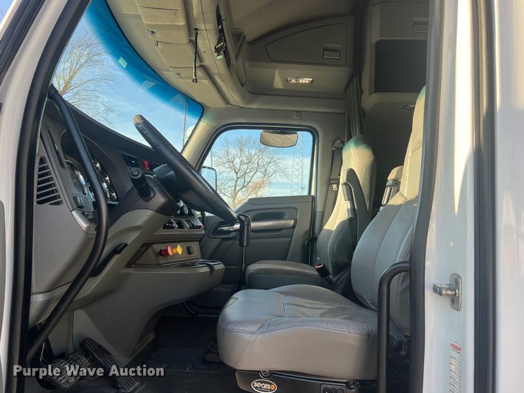 image for item MM9072 2015 Kenworth T680  semi truck