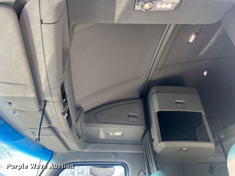 image for item MM9072 2015 Kenworth T680  semi truck