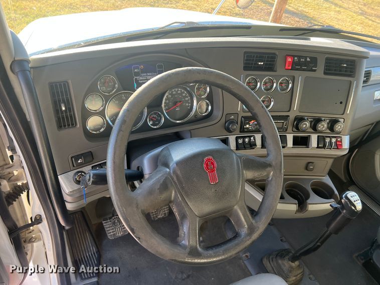 image for item MM9072 2015 Kenworth T680  semi truck