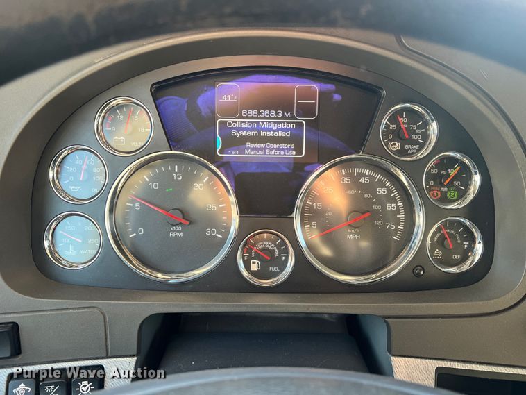 image for item MM9072 2015 Kenworth T680  semi truck