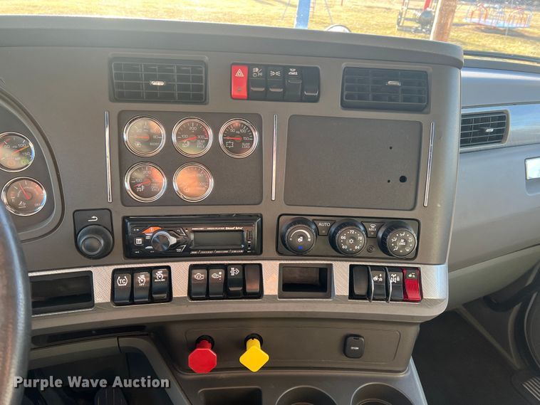 image for item MM9072 2015 Kenworth T680  semi truck