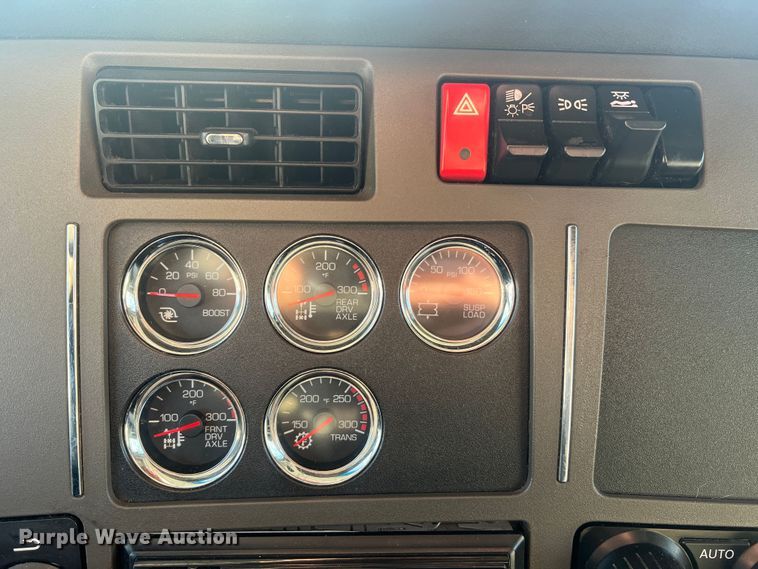 image for item MM9072 2015 Kenworth T680  semi truck