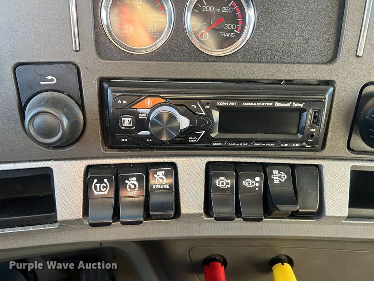 image for item MM9072 2015 Kenworth T680  semi truck