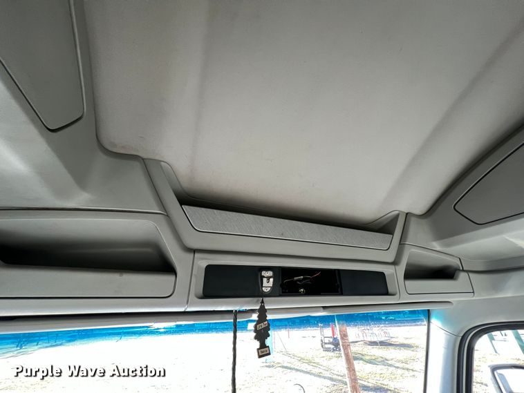 image for item MM9072 2015 Kenworth T680  semi truck