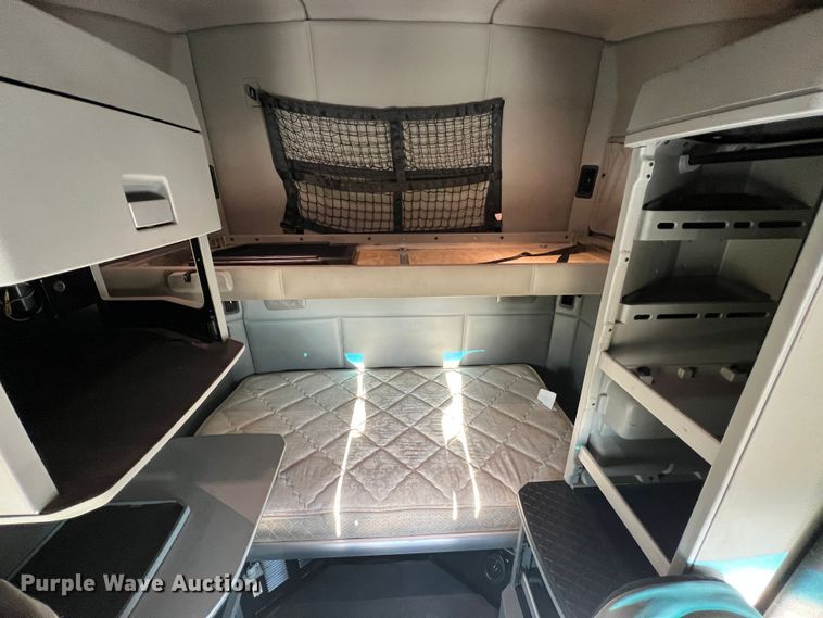 image for item MM9072 2015 Kenworth T680  semi truck