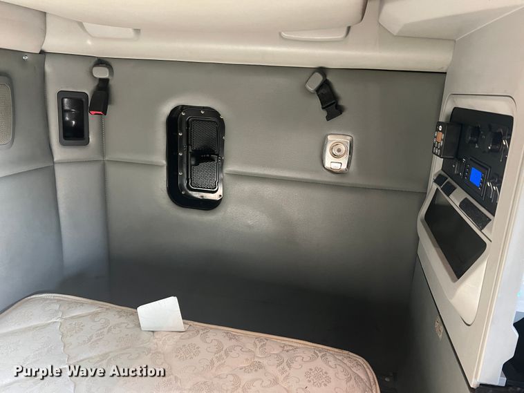 image for item MM9072 2015 Kenworth T680  semi truck