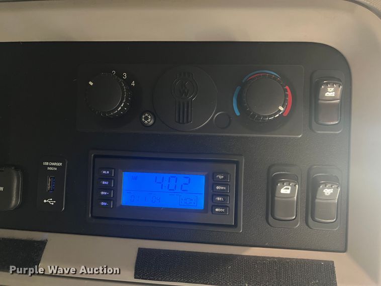 image for item MM9072 2015 Kenworth T680  semi truck