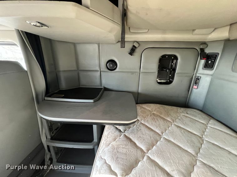 image for item MM9072 2015 Kenworth T680  semi truck