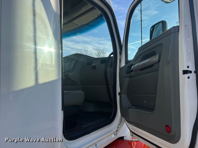 image for item MM9072 2015 Kenworth T680  semi truck