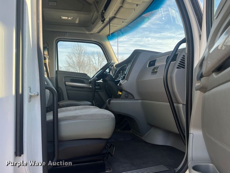 image for item MM9072 2015 Kenworth T680  semi truck